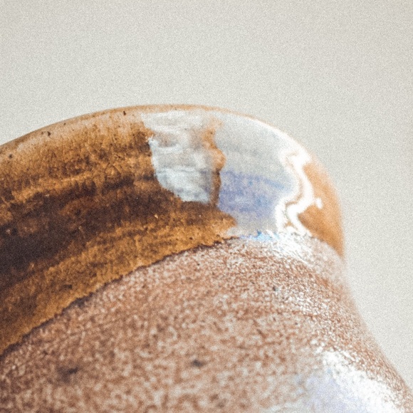 Glazed two tone pottery piece - Picture 3 of 3